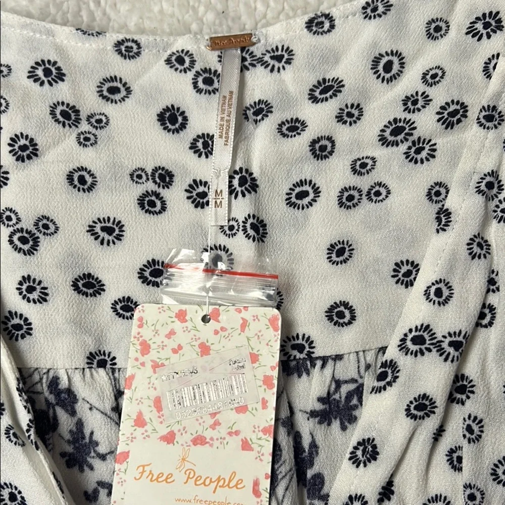 Free People White Blue Fitted Crop Blouse - Picture 2 of 6